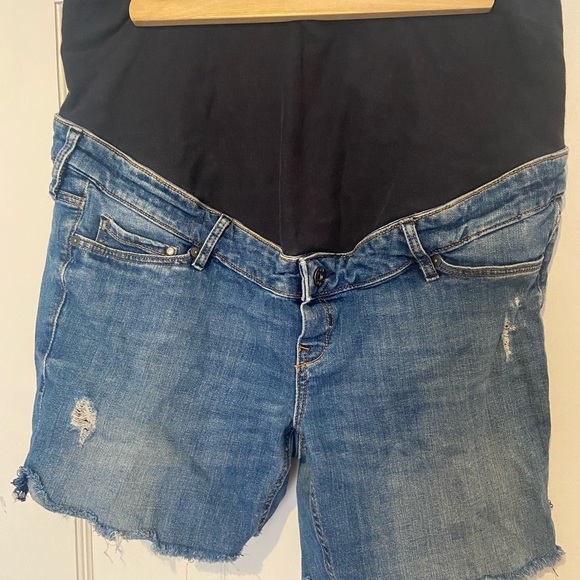 H&M Maternity Cut-off Jean Shorts - Picture 3 of 8